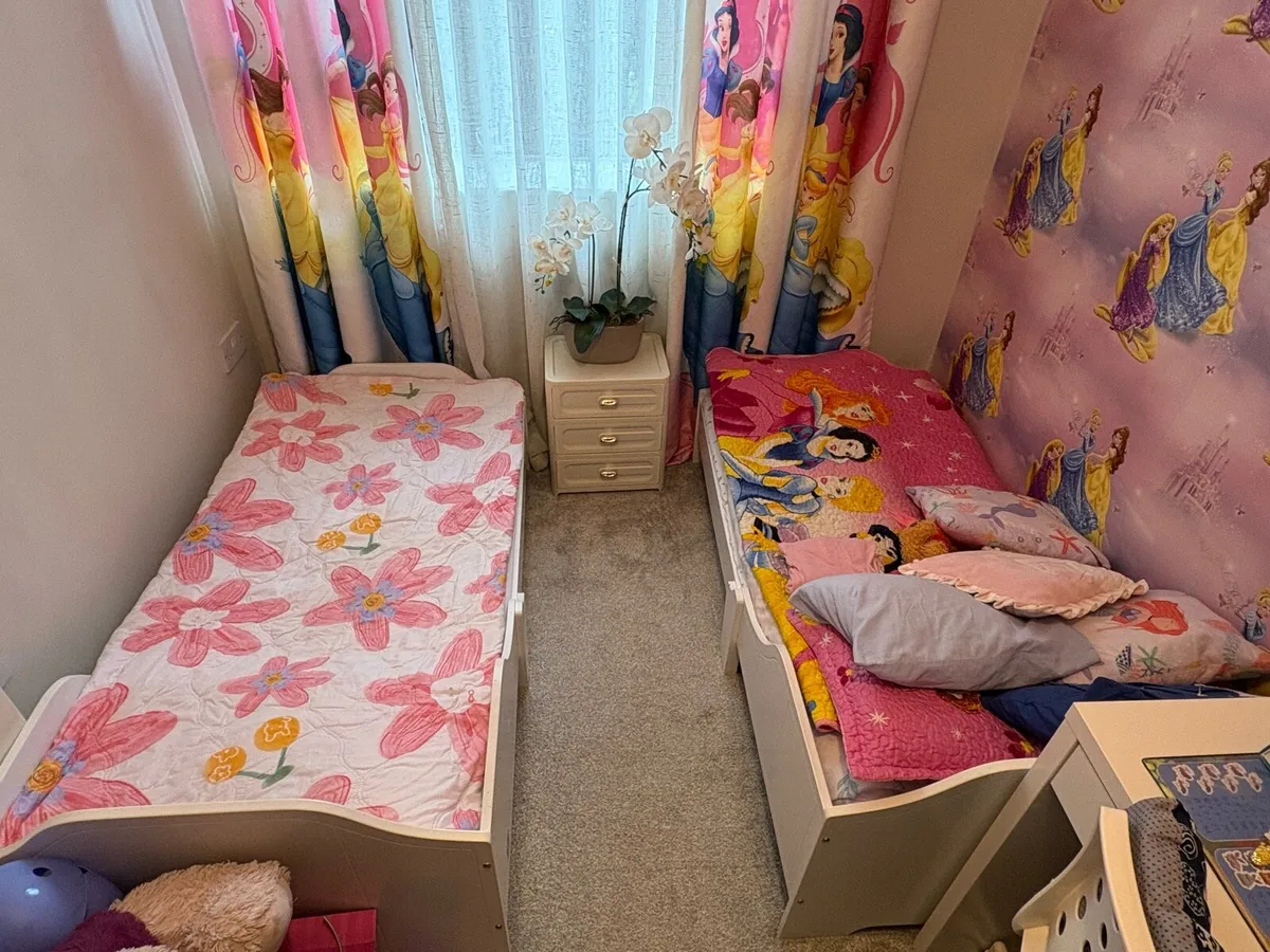 Two Kids bed with mattress - Image 4