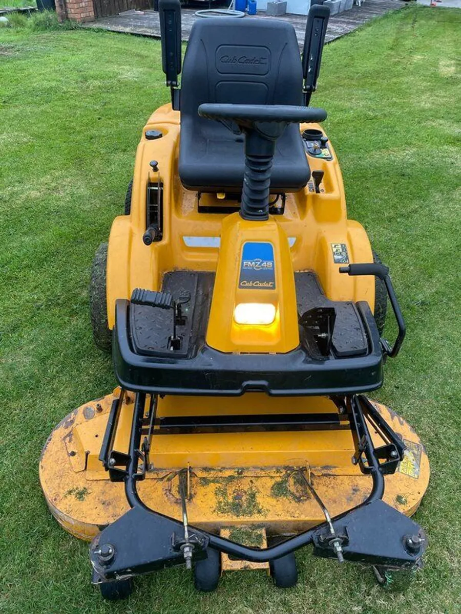 Cub Cadet Zero Turn Lawnmower - Image 2