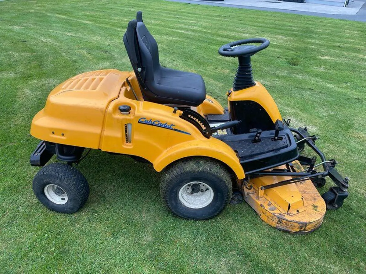Cub Cadet Zero Turn Lawnmower - Image 3