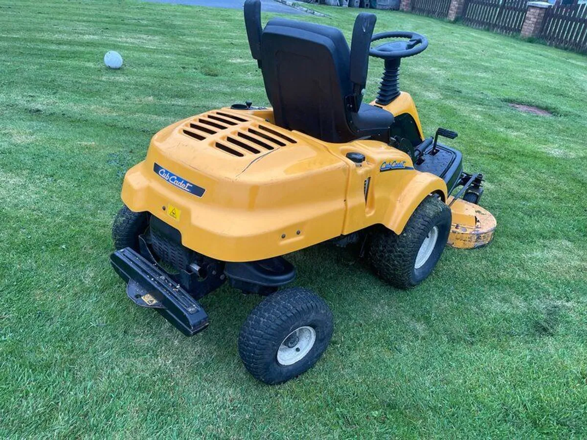 Cub Cadet Zero Turn Lawnmower - Image 4