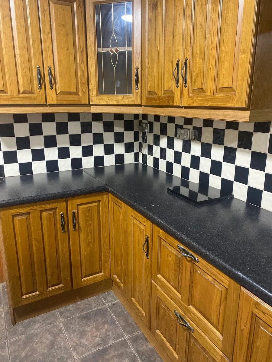 Kitchen units, appliances and doors - Image 3
