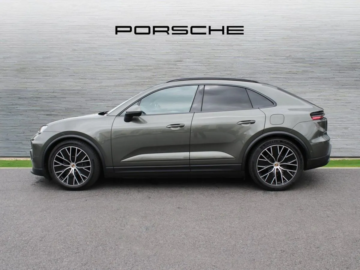 Porsche Macan 4 Electric - Image 4