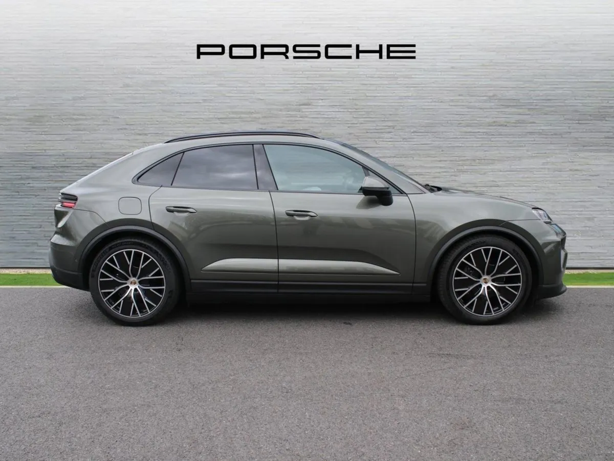Porsche Macan 4 Electric - Image 4