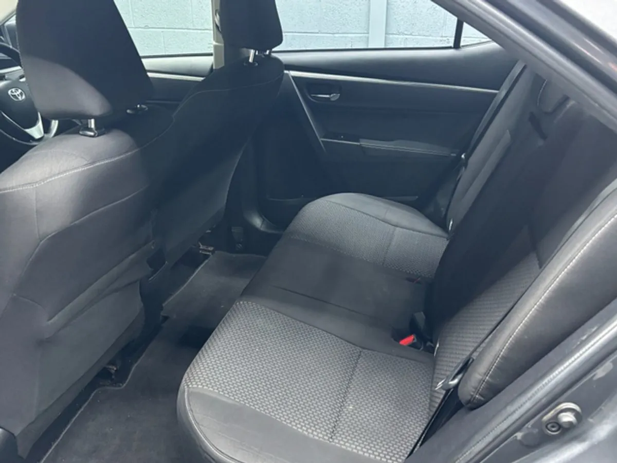 Toyota Corolla 1.4 D-4d Luna 4DR - Image 3