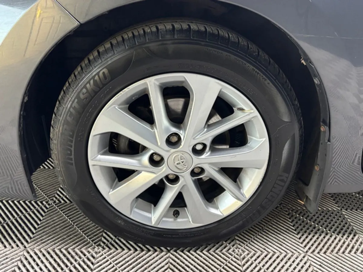 Toyota Corolla 1.4 D-4d Luna 4DR - Image 4