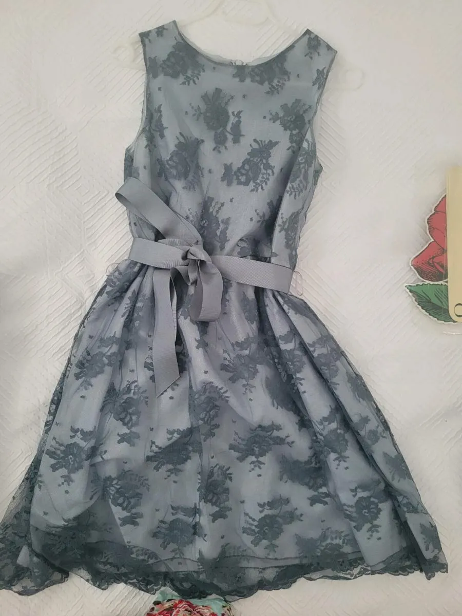 Grey lace dress knee length - Image 2