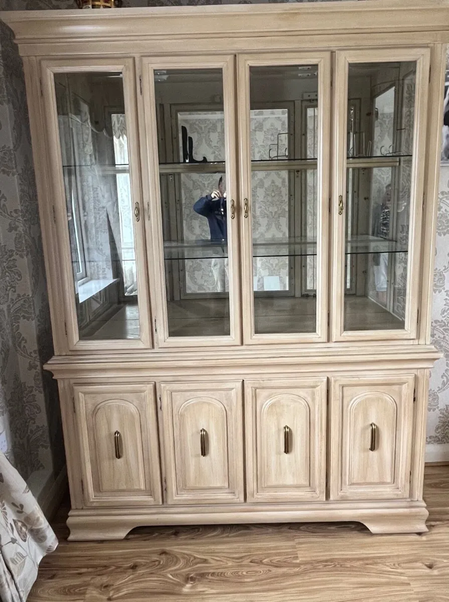 Wall display cabinet - Image 1