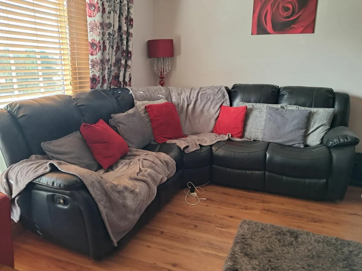 Black corner suite - Image 2