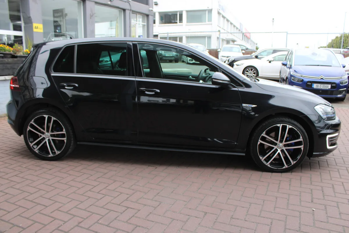 VW GOLF 1.4 TSI GTE PLUS 5DR HATCHBACK AUTOMATIC - Image 3