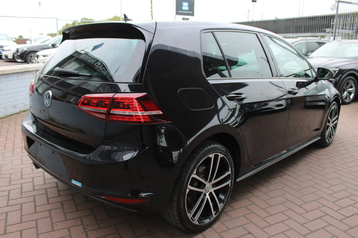 VW GOLF 1.4 TSI GTE PLUS 5DR HATCHBACK AUTOMATIC - Image 4