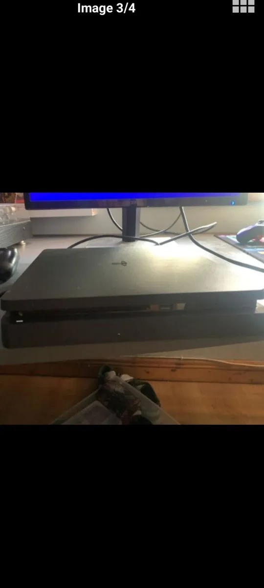 Ps4 slim + 4 Dualshock controllers - Image 1