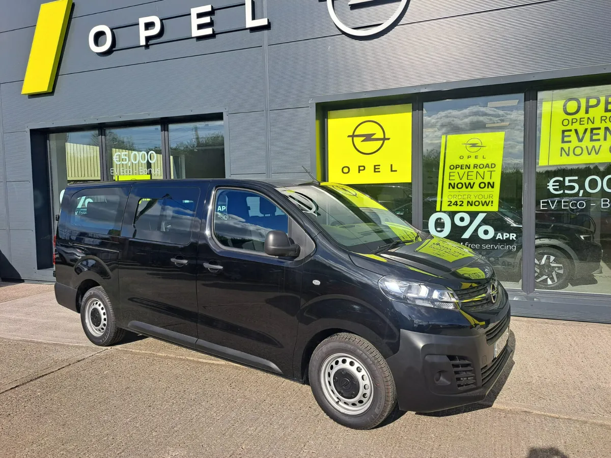Opel Vivaro 9 Seater bus 120 BHP - Image 1
