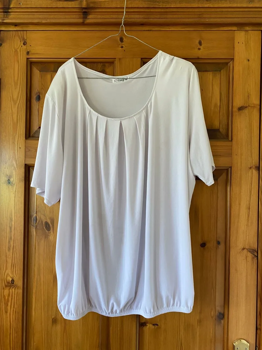 New magna tops in black and white sz 24/26 - Image 1