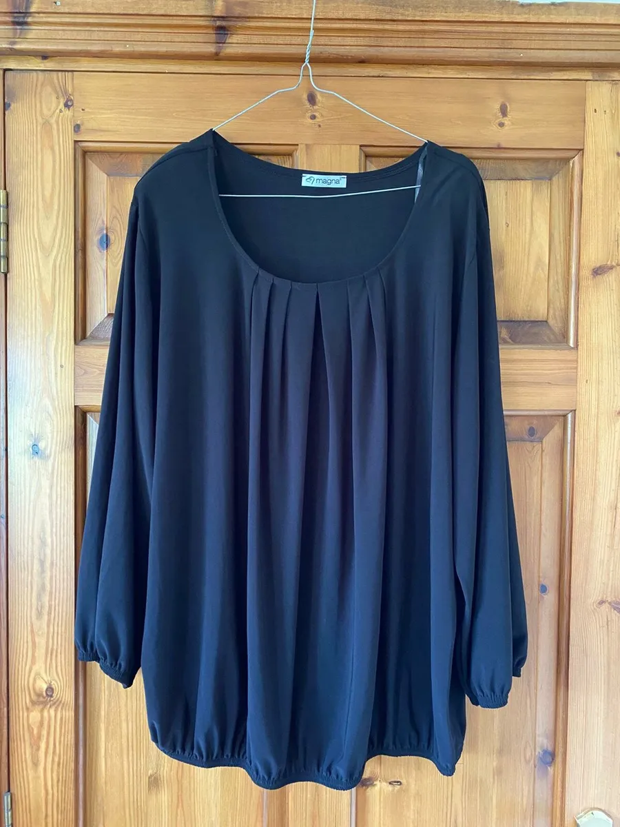 New magna tops in black and white sz 24/26 - Image 2