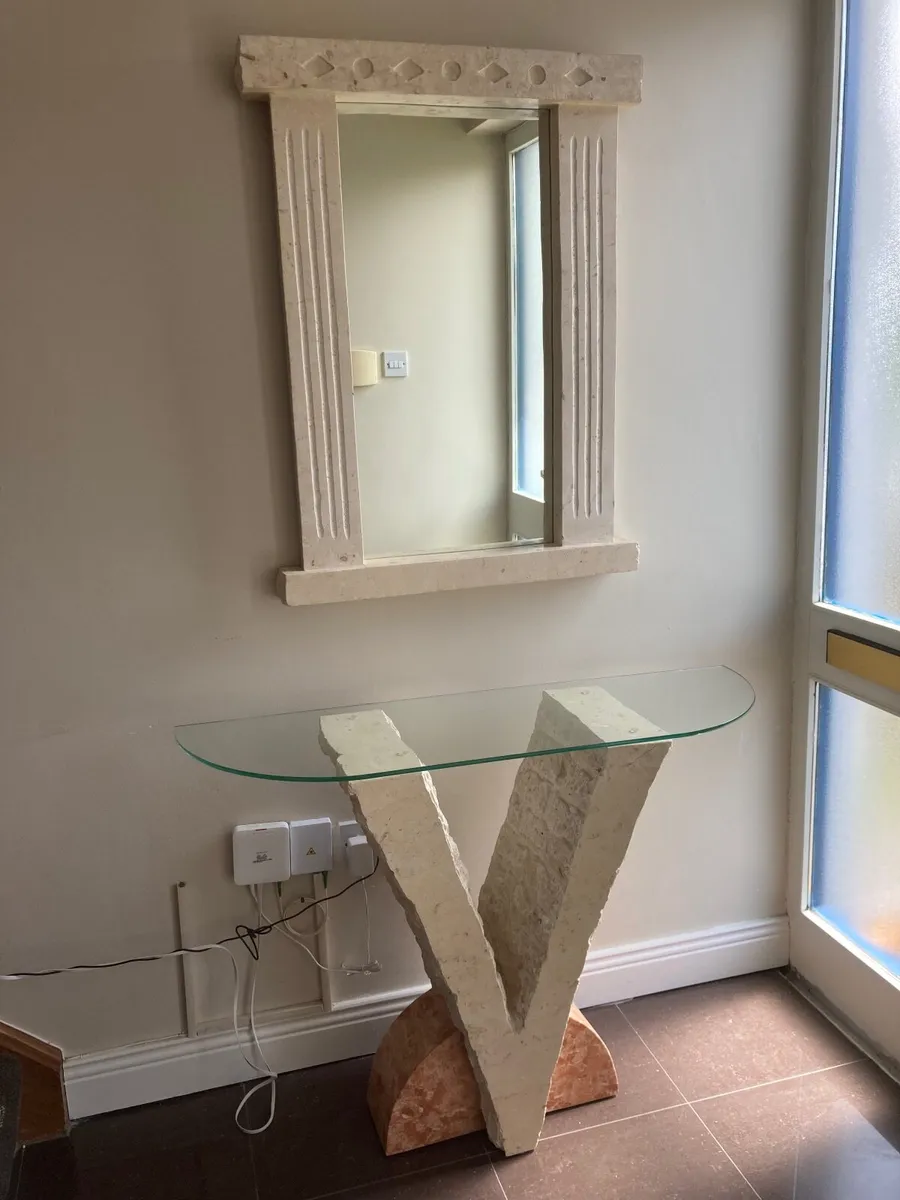 Table and mirror - Image 1
