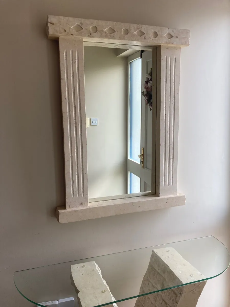 Table and mirror - Image 3