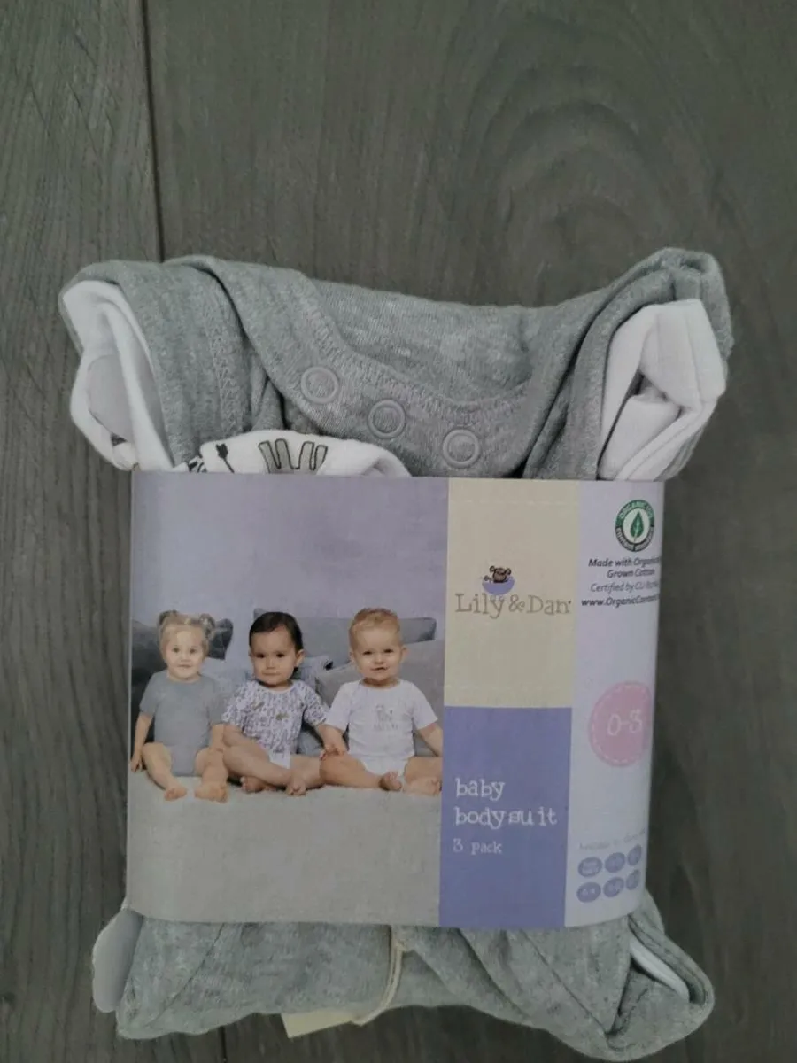 Bot or girl short sleeve romper suit - Image 3