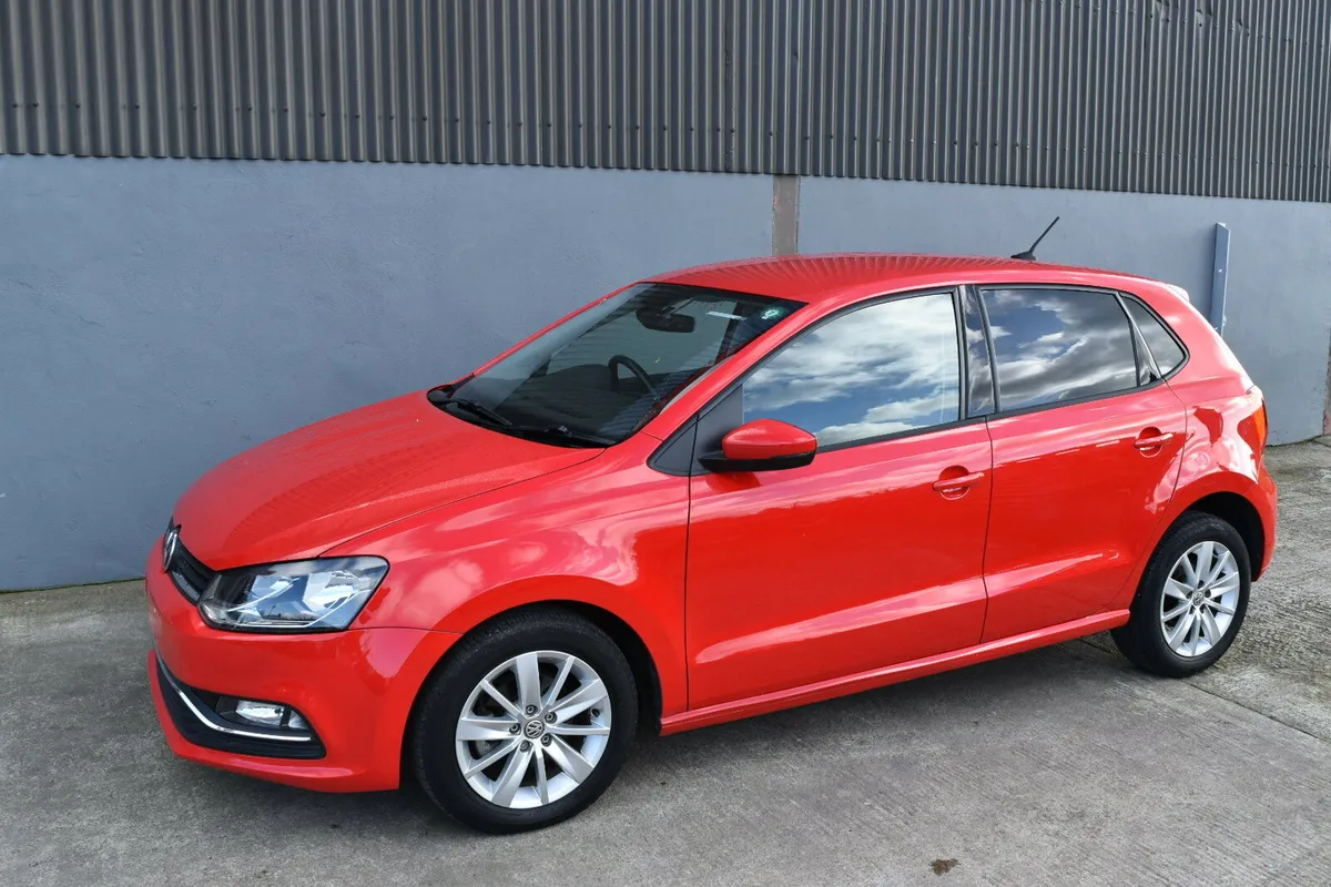 Volkswagen Polo HIGHLINE 1.2 PETROL AUTOMATIC - Image 2