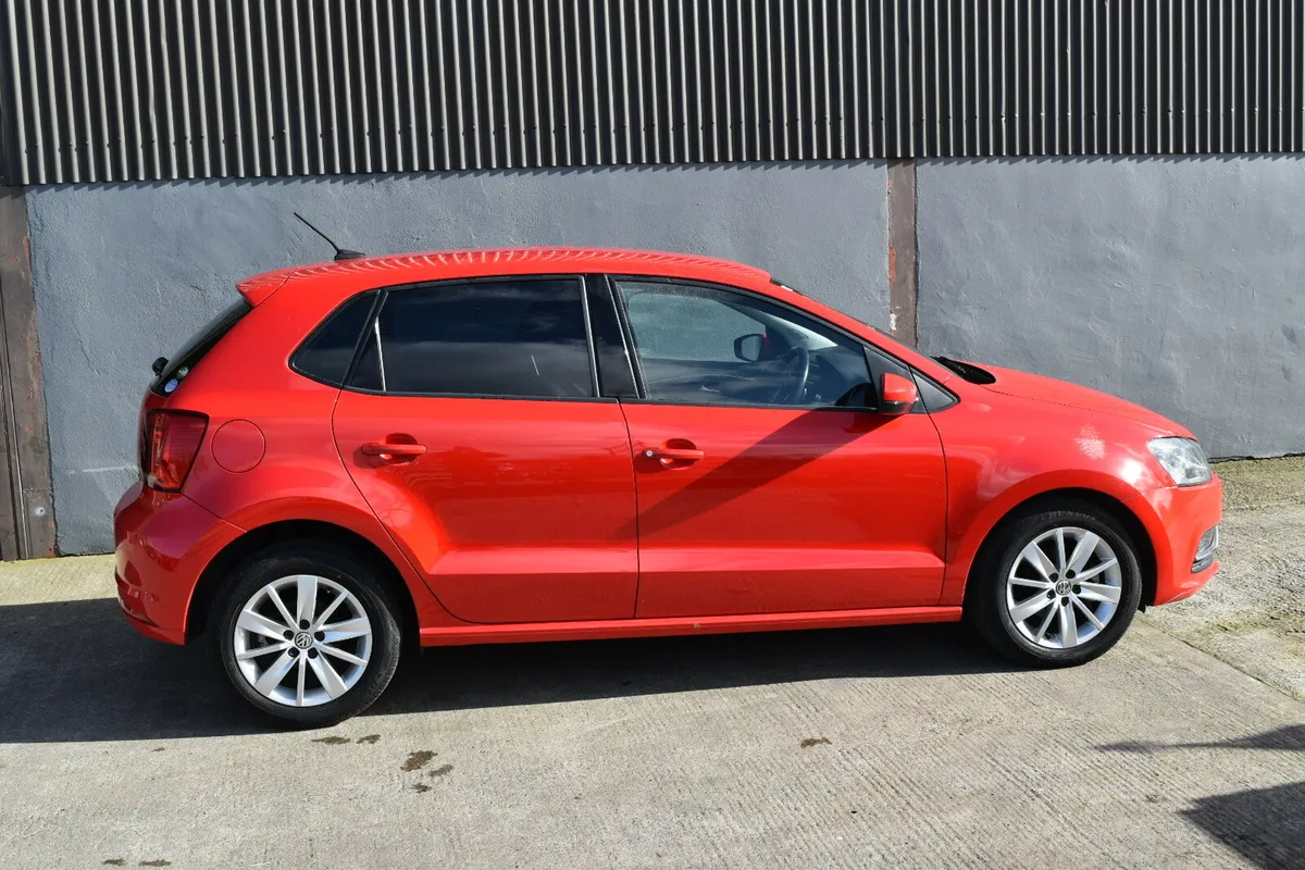Volkswagen Polo HIGHLINE 1.2 PETROL AUTOMATIC - Image 3