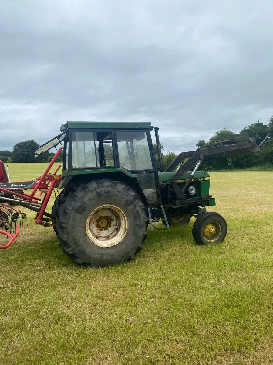 John Deere 2140 - Image 1