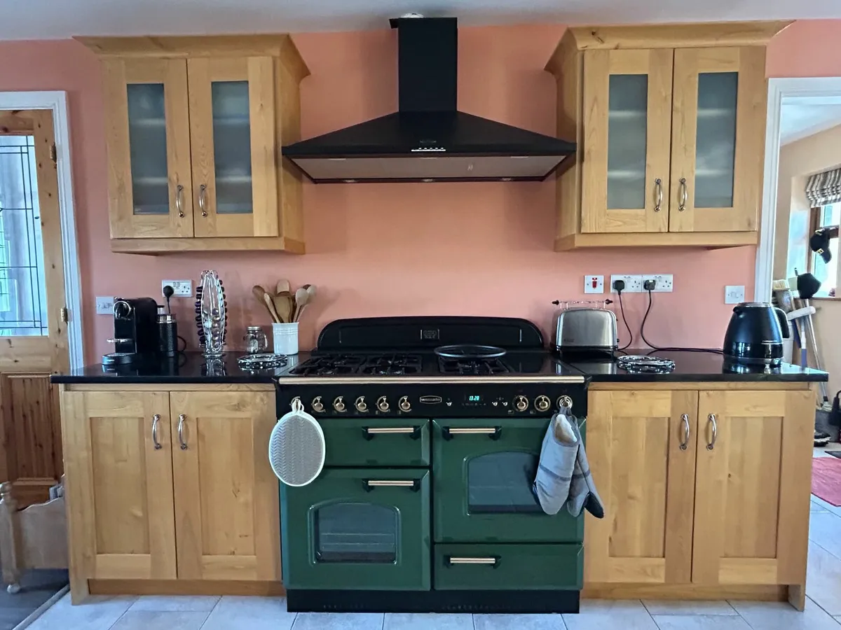 Oak Kitchen Units & Appliances - Image 1