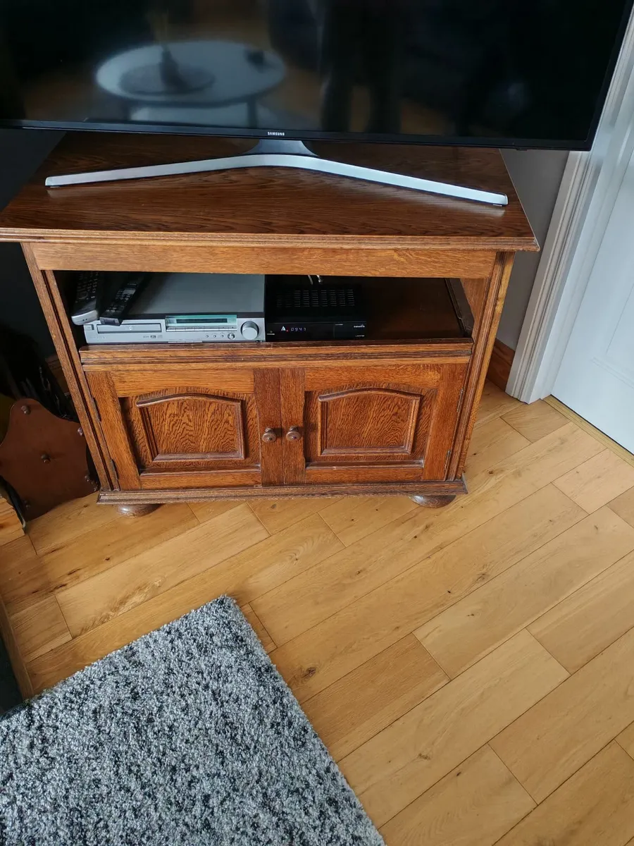 Television Stand. - Image 1