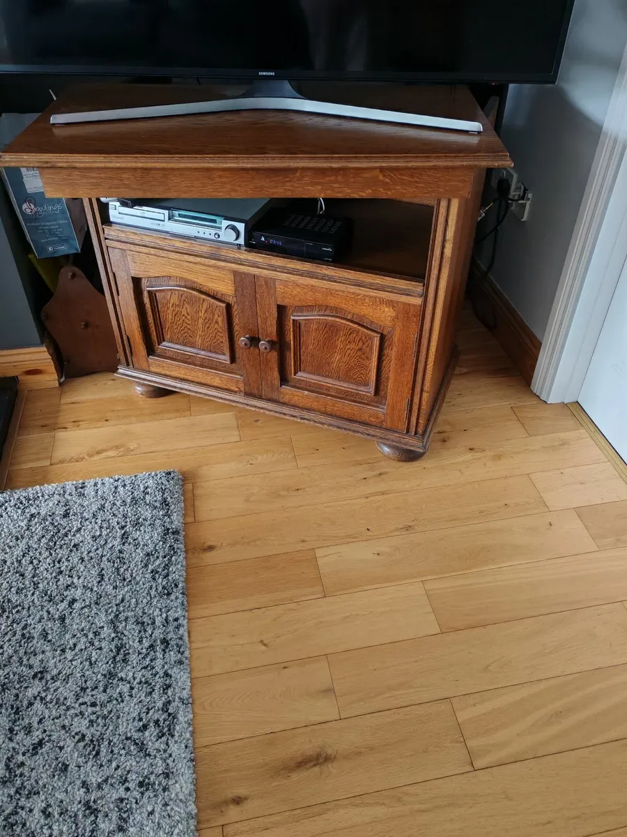 Television Stand. - Image 2