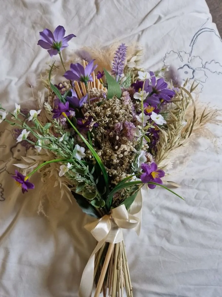 Faux and dried flowers - Image 2
