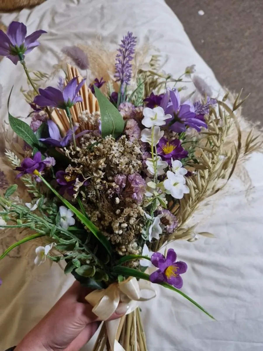Faux and dried flowers - Image 3