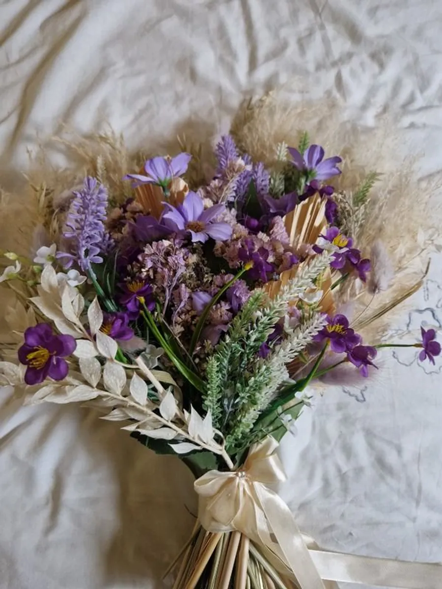Faux and dried flowers - Image 4