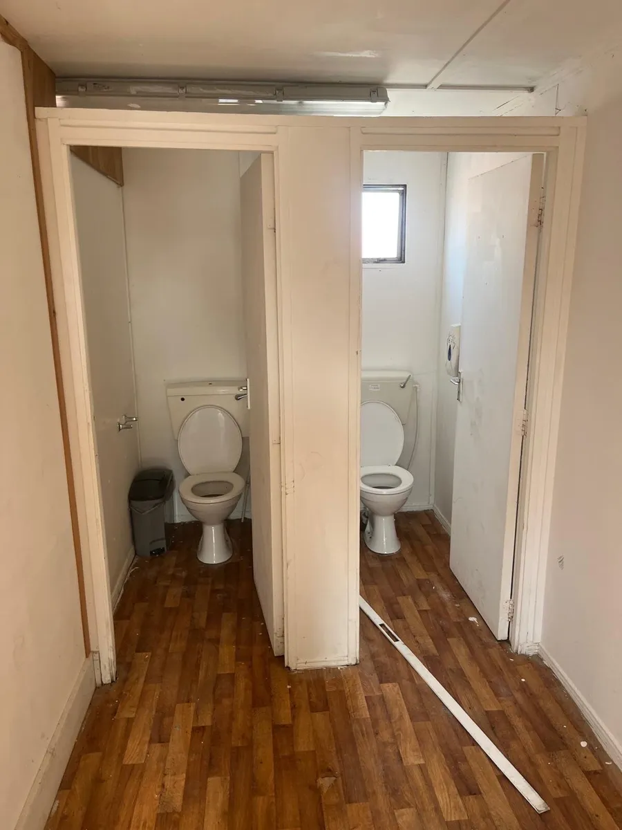 Toilet cabin - Image 2