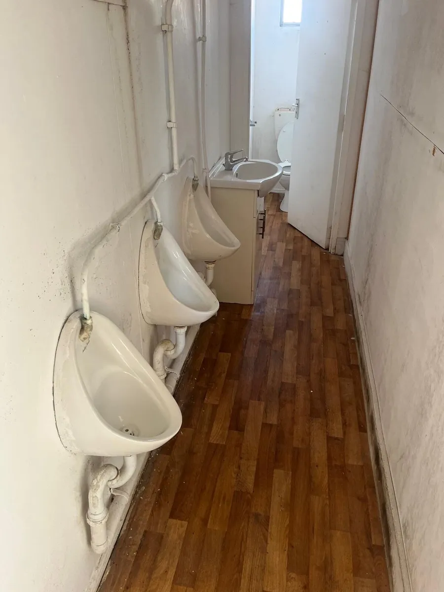 Toilet cabin - Image 3