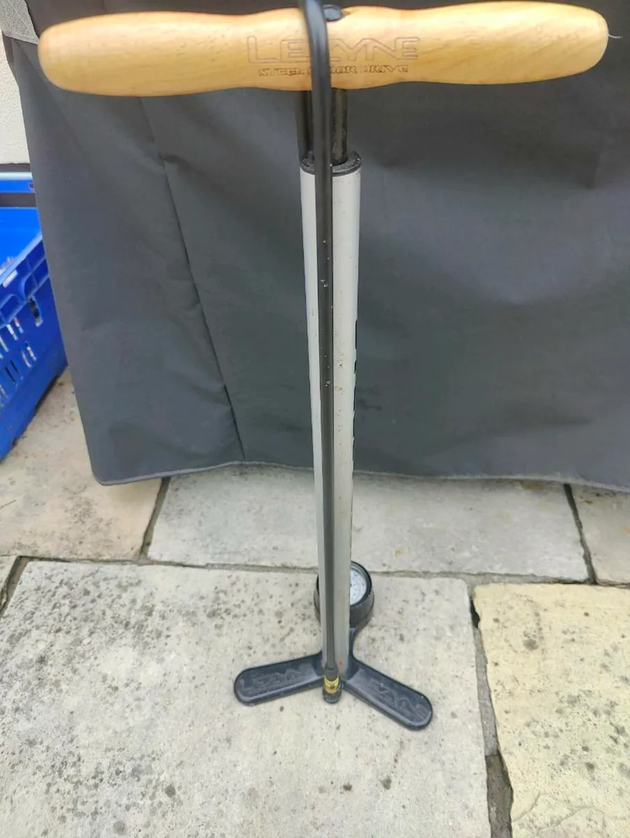 Bicycle pump - Image 2