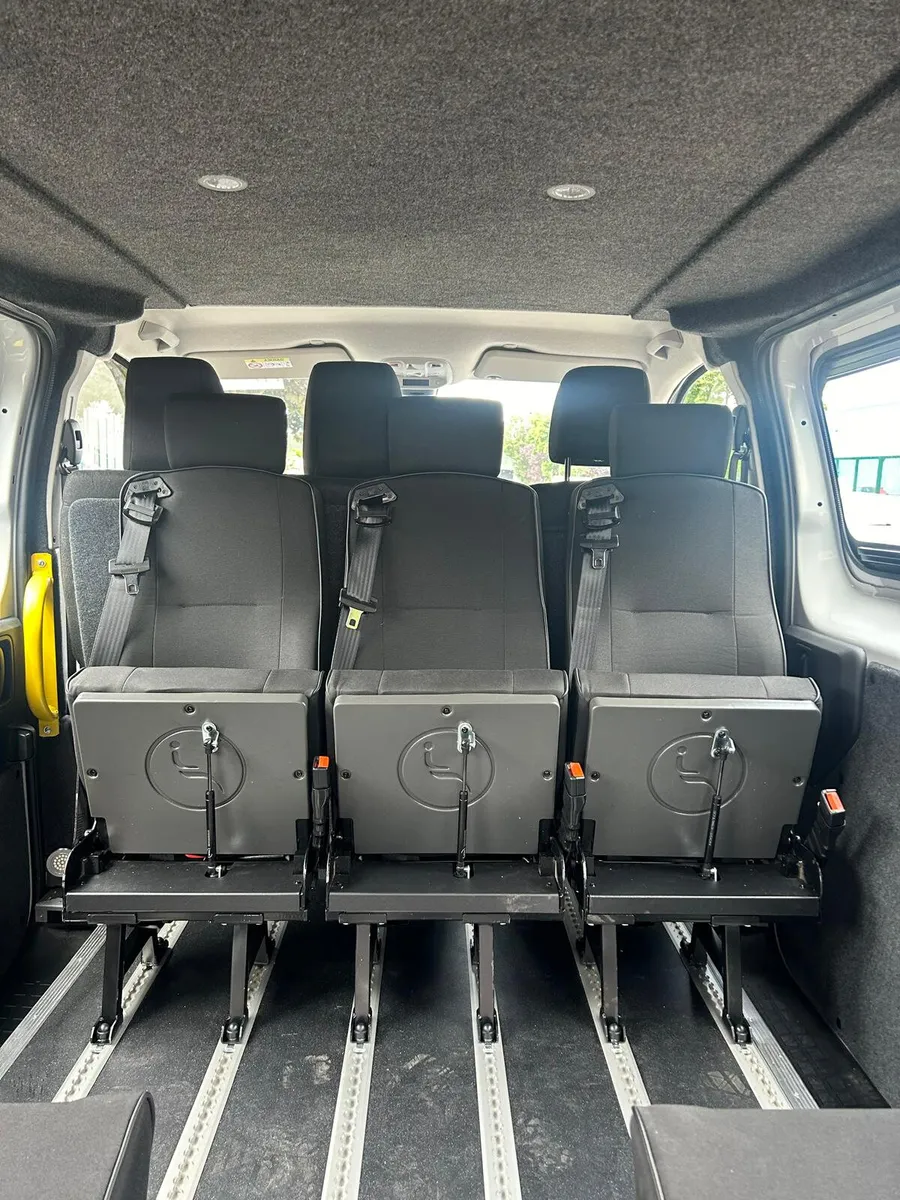 Opel Vivaro 10 Seater coach - Image 3