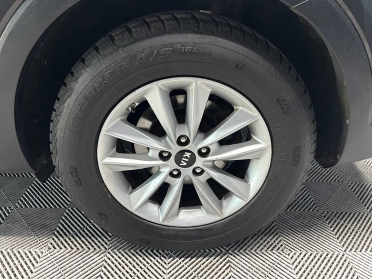 Kia Sorento K2 5DR  7 Seater - Image 2