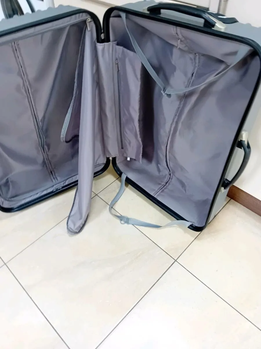 EXTRA EXTRA LARGE SUITCASE 4 WHEELS - Image 3