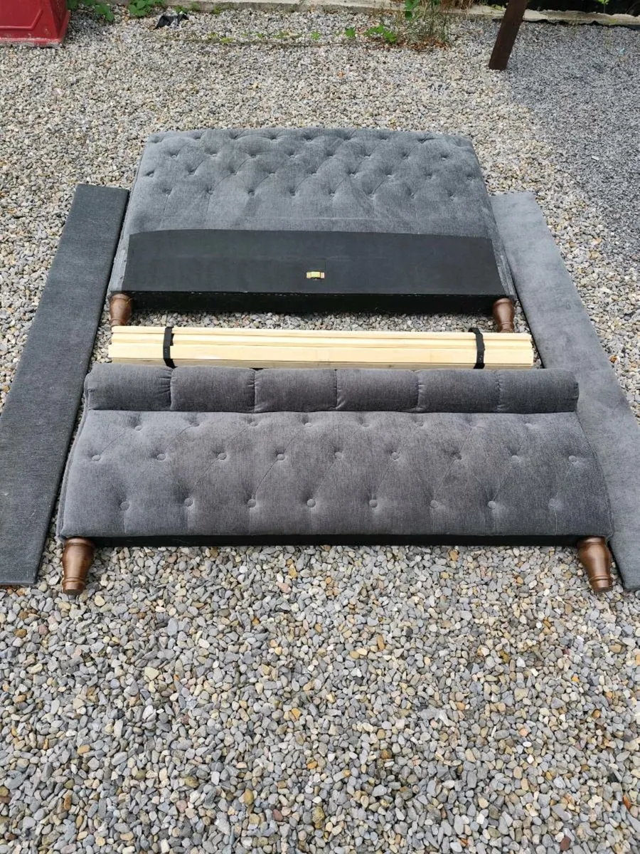 King size bed - Image 1