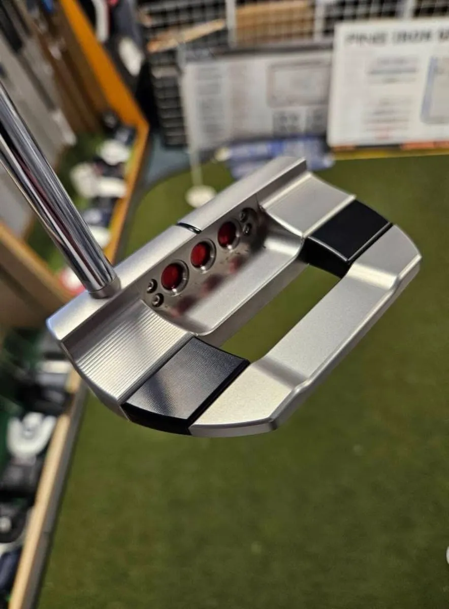 As New Scotty Cameron Studio Style Fastback Putter - Image 4
