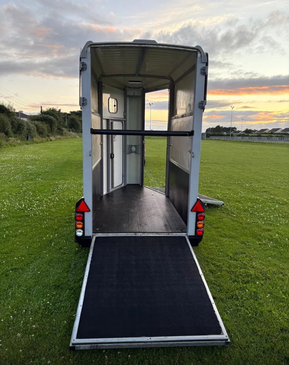 Horse box - Image 2