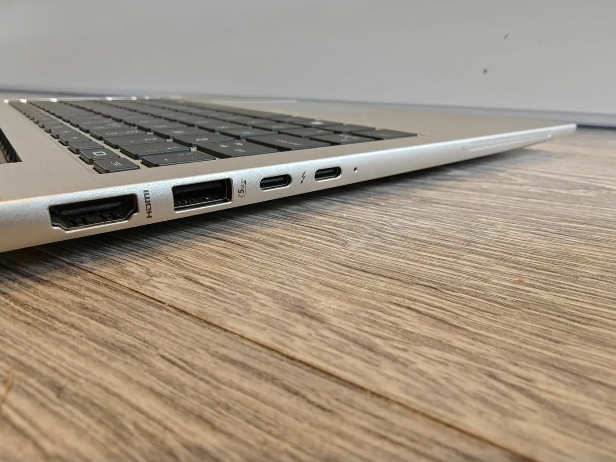 HP Elitebook 830 G11 | Intel Ultra 5 | 16GB | - Image 4