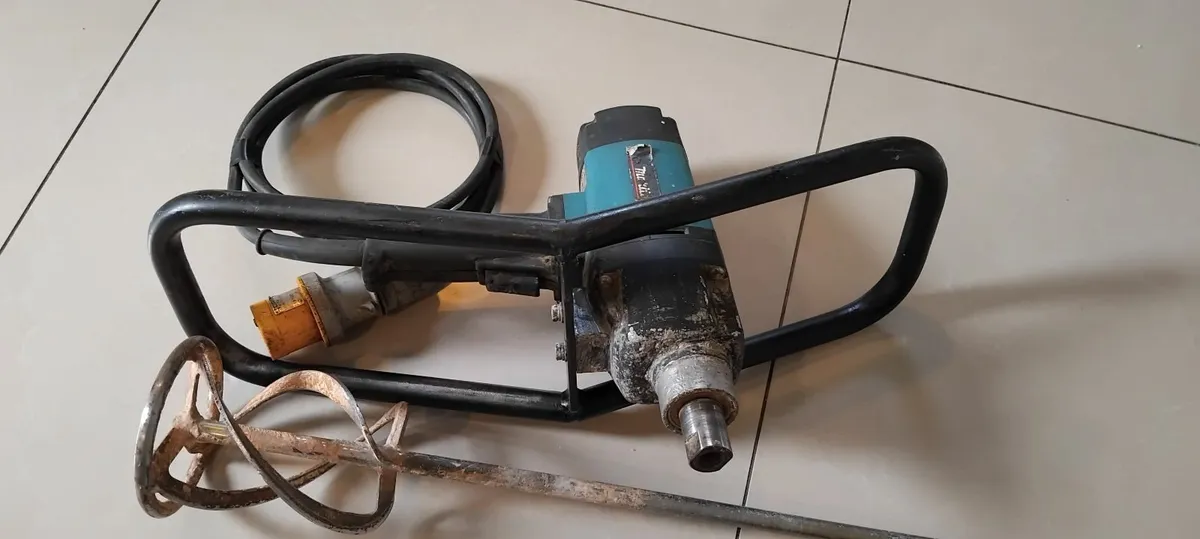 Makita UT120 Paddle Mixer 110v - Image 1