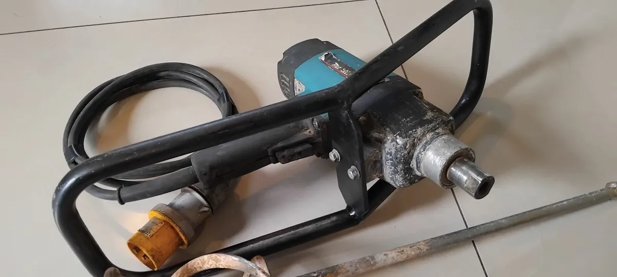 Makita UT120 Paddle Mixer 110v - Image 2