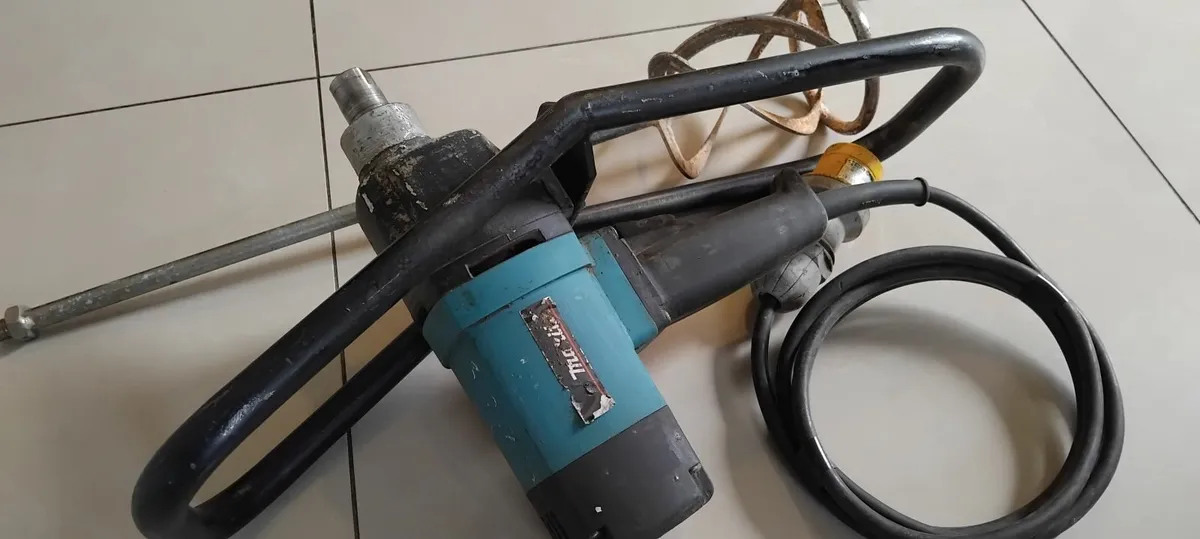 Makita UT120 Paddle Mixer 110v - Image 4