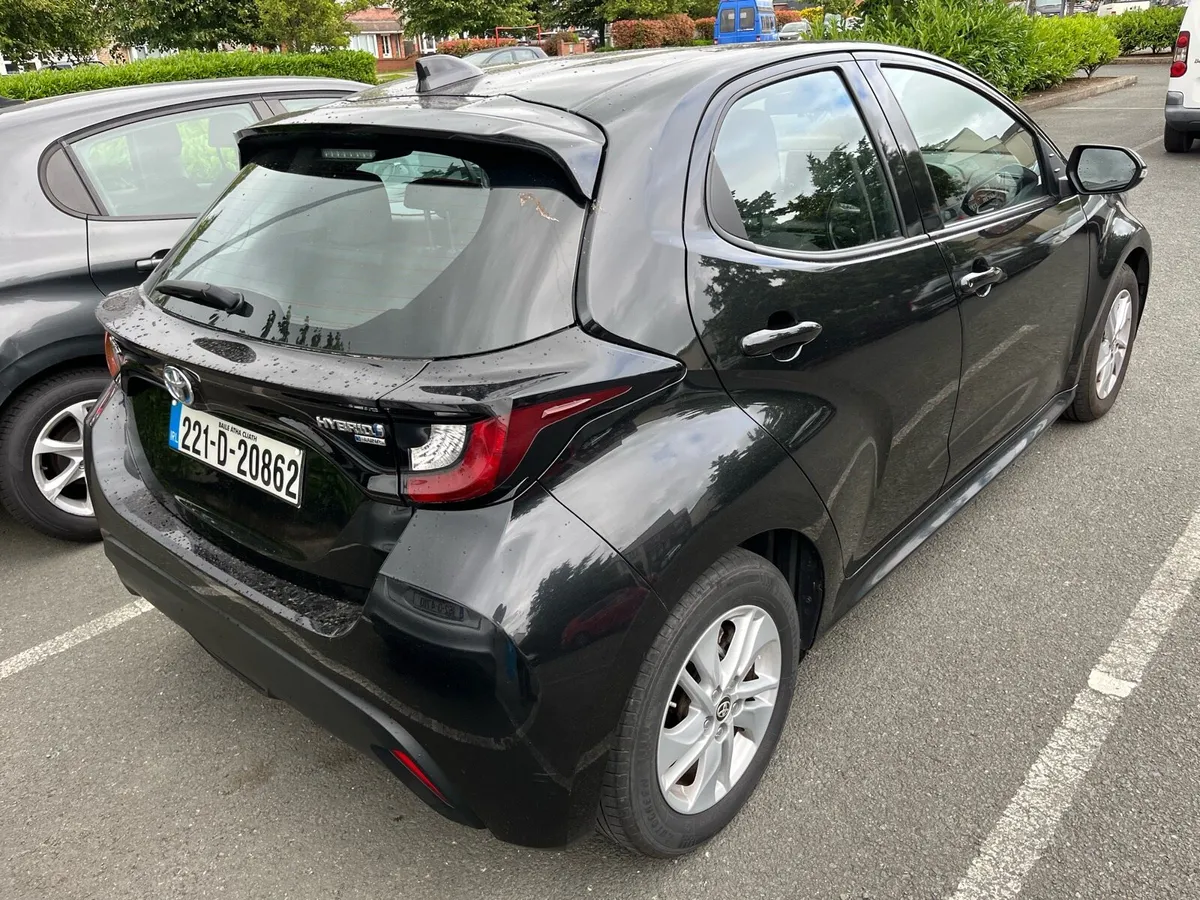 Toyota Yaris hybrid - Image 2