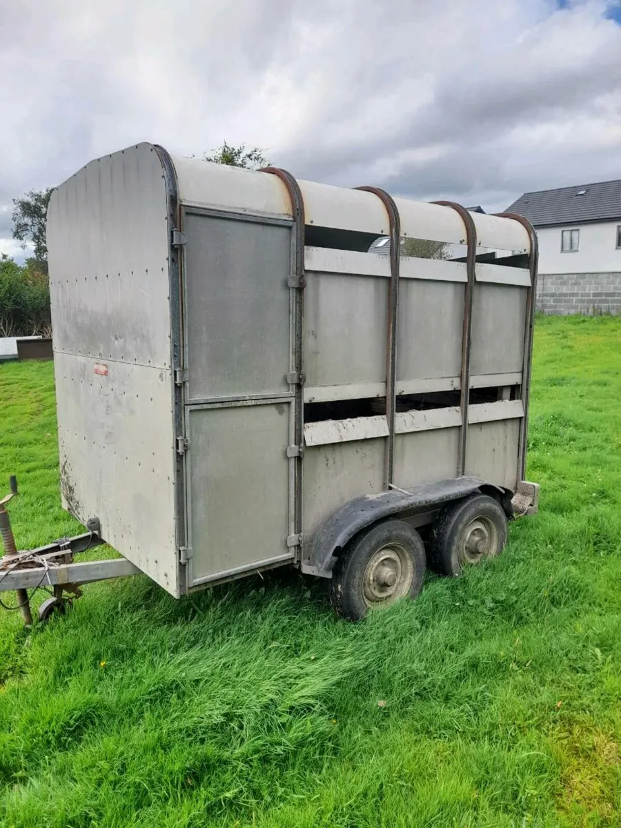 Cattle trailer. - Image 3