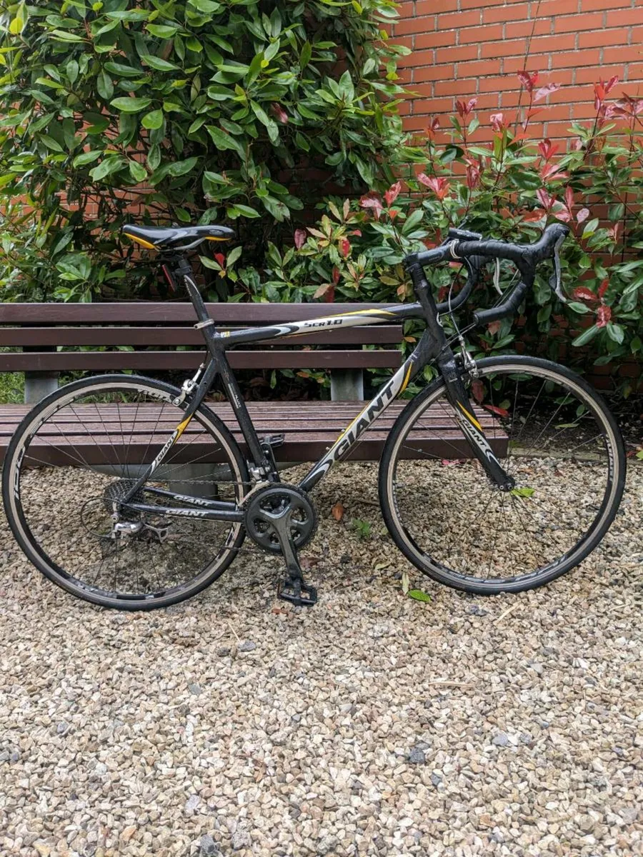 Giant road bike - Image 4