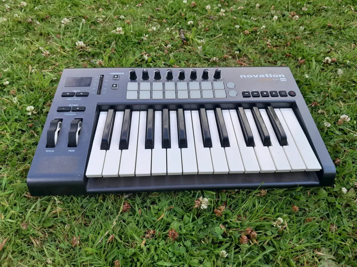 Novation LaunchKey 25 midi keyboard MK3 - Image 4