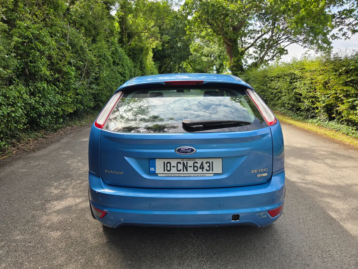 Ford Focus 2010 - Image 2
