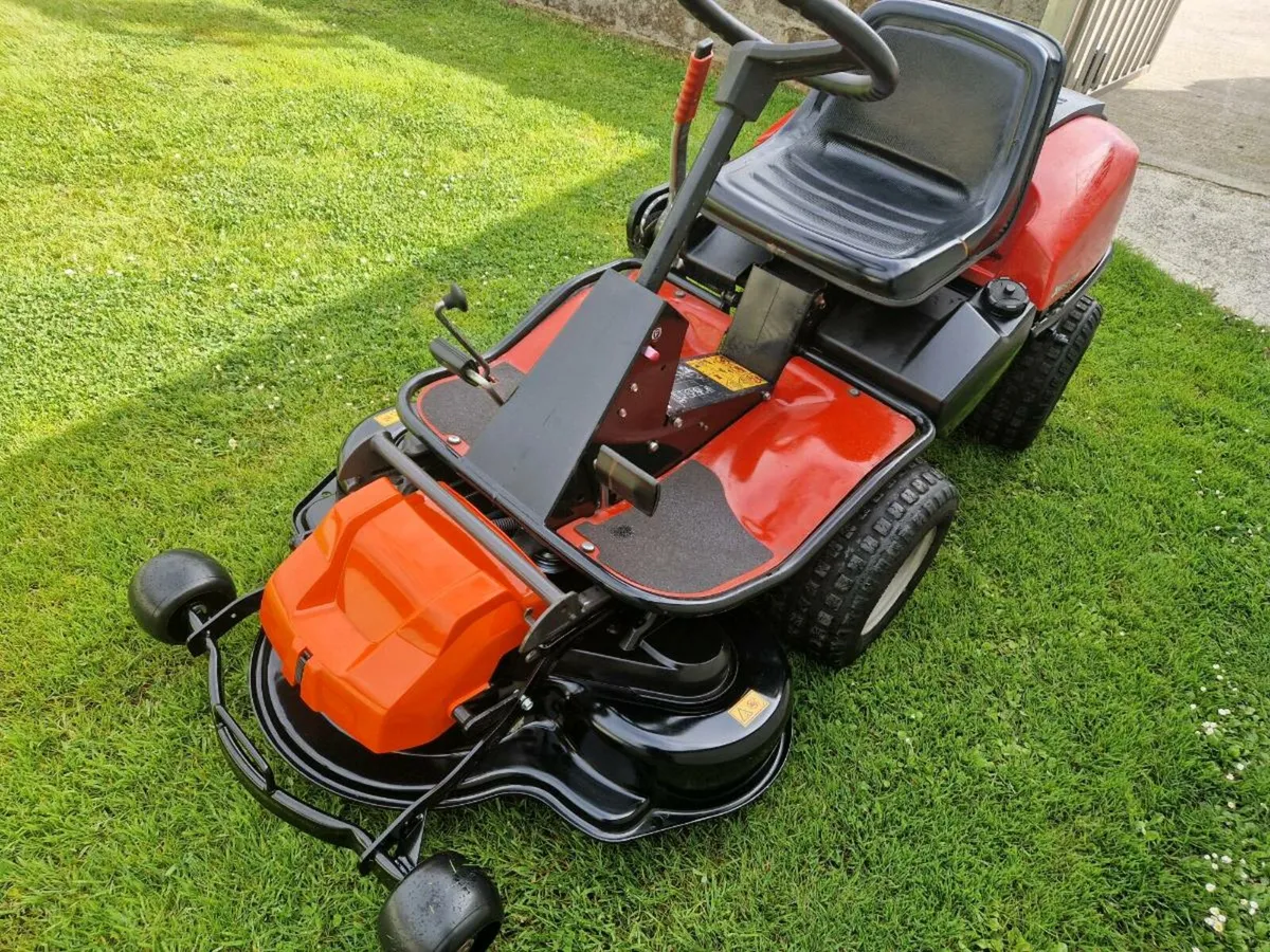 17 hp Lawnmower with new deck - Image 2