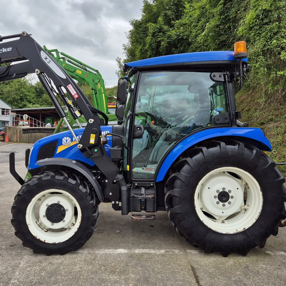 New holland T4 - Image 1